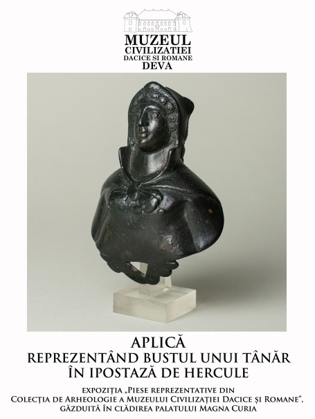 APLICĂ REPREZENTÂND BUSTUL UNUI TÂNĂR ÎN IPOSTAZĂ DE HERCULE este una dintre piesele reprezentative din Colecția de Arheologie a MCDR