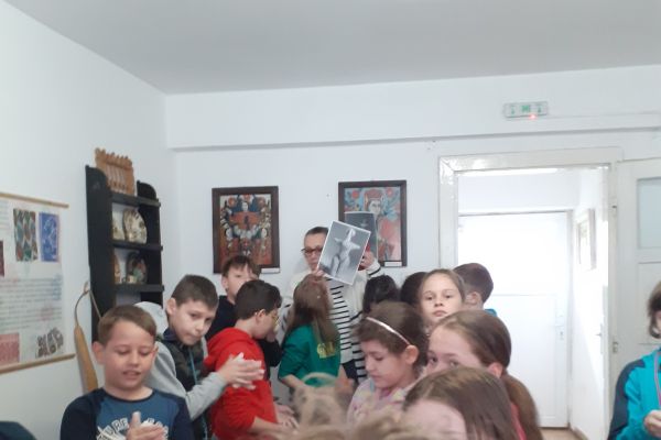 sursa-fb-monica-dusan-atelier-muzeul-brad-26-apr-2023-7AFA2ED30-6710-C597-CE64-E744B10AB265.jpg