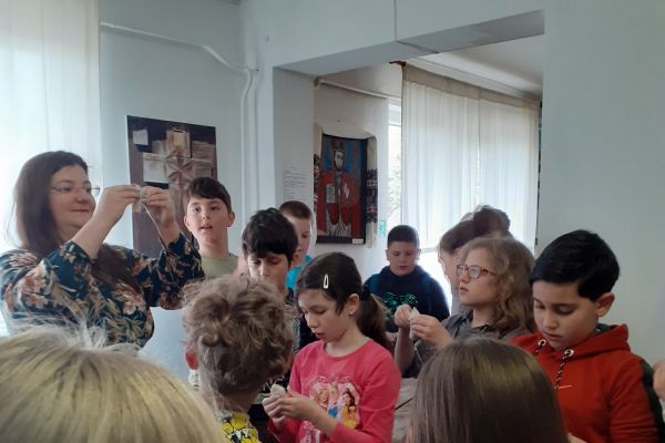 sursa-fb-monica-dusan-atelier-muzeul-brad-26-apr-2023-9708ABACC-96BA-AEC4-6A80-A7B194B6D627.jpg