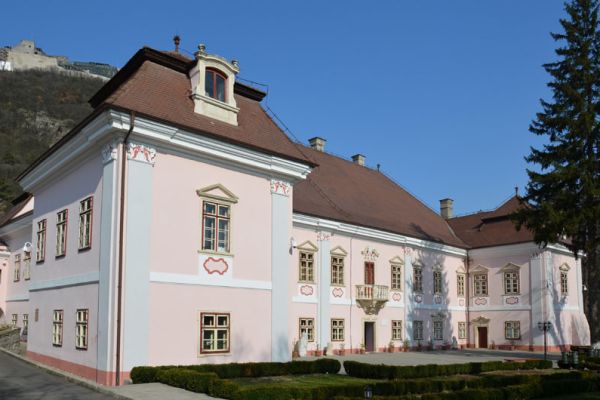 magna-curia-castel-bethlen-alte-15591EAAB-2940-ADC4-B9F2-CF83535DEF73.jpg