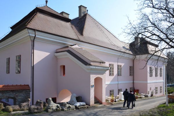 magna-curia-castel-bethlen-alte-5D6E5AA9F-1024-92AC-2C44-C91FE9F6F122.jpg