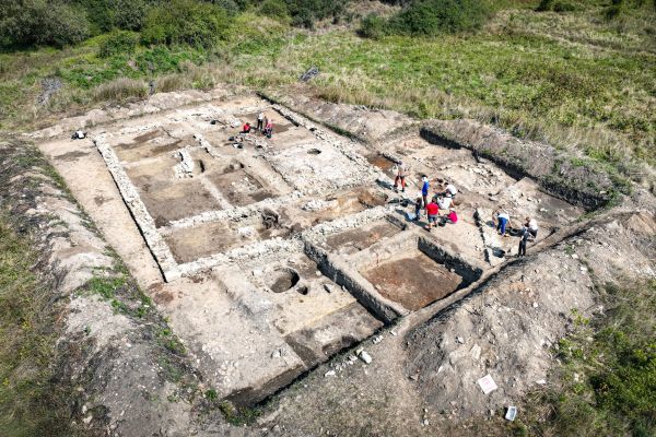 final-de-campanie-in-situl-arheologic-roman-micia-9788B939F-B0B6-2AD5-2357-D4BB2A08063A.jpg