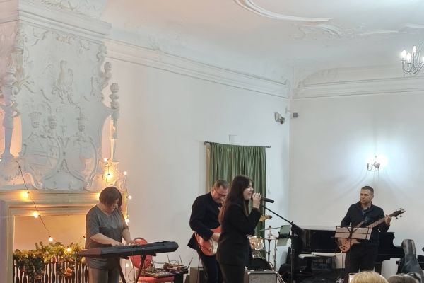 concertmc2025-6EB61C528-88EA-A068-6E19-E44DB595B2DE.jpg