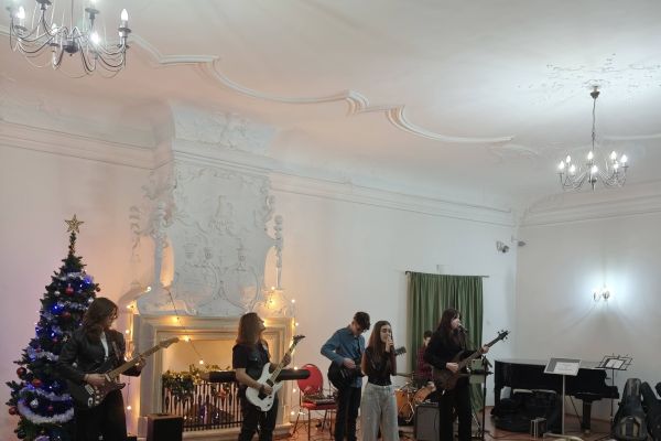 concertmc2025-7E6375C29-7C3E-D11D-412E-5DEC8130E1C9.jpg