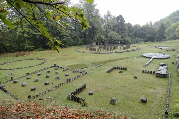 sarmizegetusa-regia-copyright-bodocristinaAF525A90-1073-63A5-CD77-A2F486FD1160.jpg