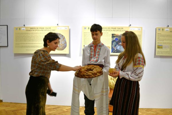 vernisaj-chisinau-iulie-2026-27B4C0FEB4-A83C-8A71-A678-87183ED70055.jpg