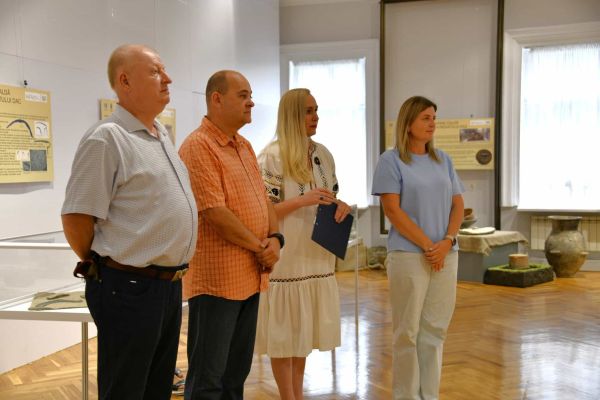 vernisaj-chisinau-iulie-2026-305ECFD08C-3876-63ED-7B15-DDA7E7F4C6FF.jpg