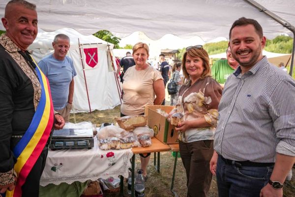 2026festivalcetatemalaiesti-3555052615-AB41-C0DD-06F5-1FBABC2D93F3.jpg