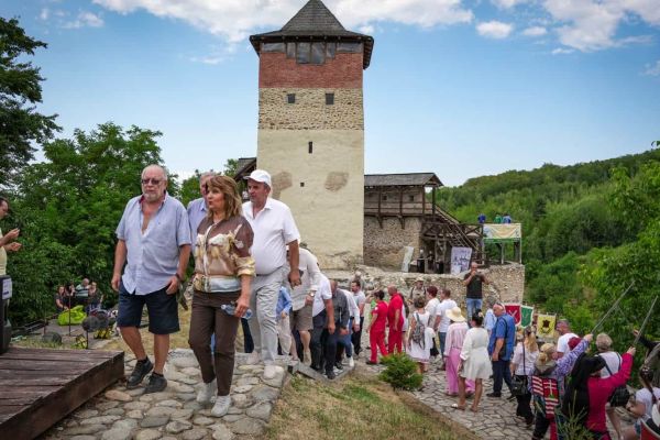 2026festivalcetatemalaiesti-5350A2407A-280C-0970-428D-0D16C8D691FE.jpg
