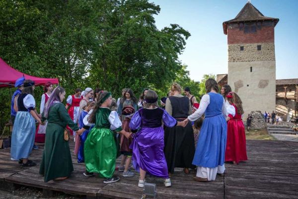 2026festivalcetatemalaiesti-58C8386337-0F0F-AA0A-37B4-02C611A2EE7B.jpg